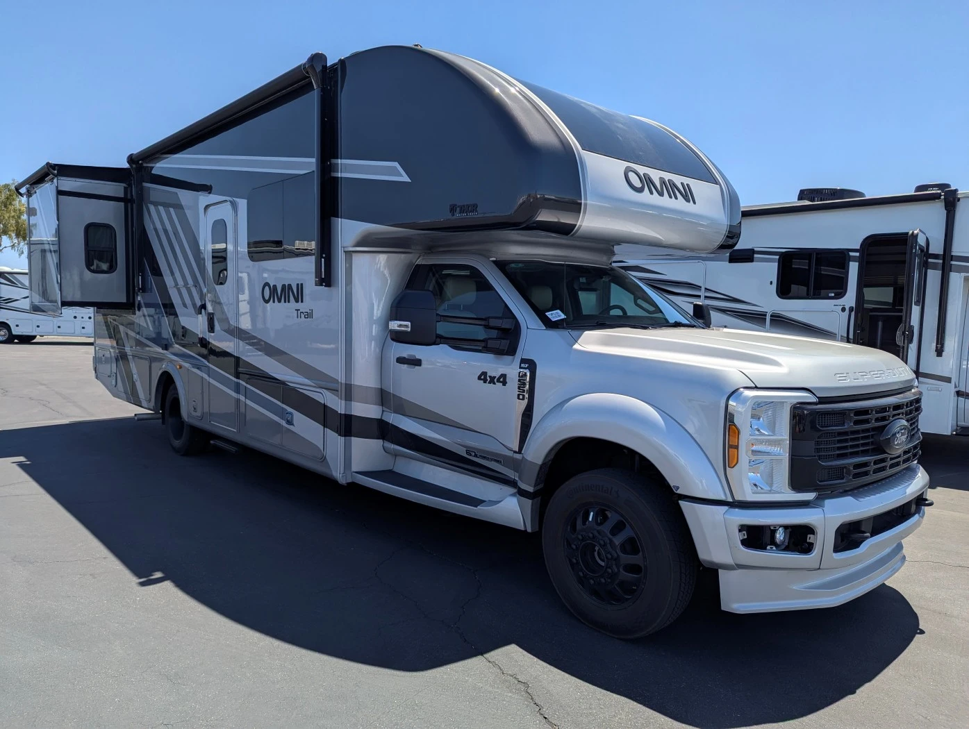 2026 Thor Motor Coach Omni Trail X32 exterior