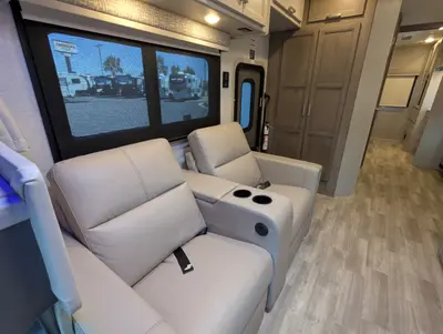 2026 Thor Motor Coach Omni Trail X32 photo 12