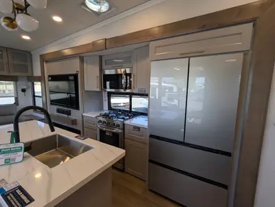 2025 Alliance RV Paradigm 340RL photo 22