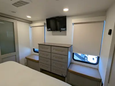 2025 Alliance RV Paradigm 340RL photo 9