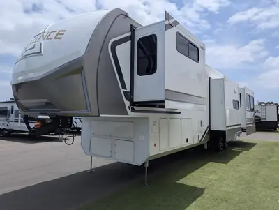 2025 Alliance RV Paradigm 375RD photo 4