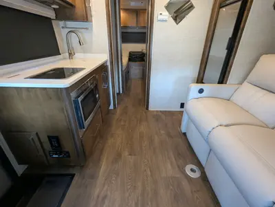 2020 Tiffin Wayfarer 24 TW photo 13
