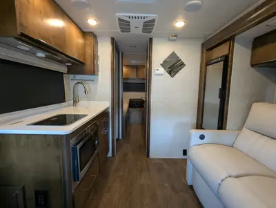 2020 Tiffin Wayfarer 24 TW photo 12