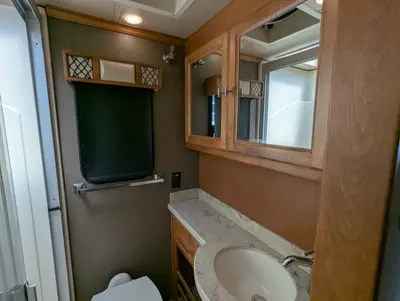 2018 Tiffin Allegro Breeze 31 BR photo 19