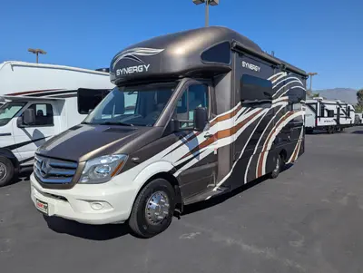 2018 Thor Motor Coach Synergy SD24 photo 4