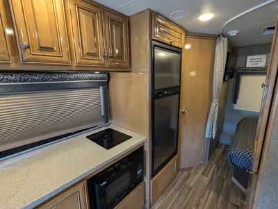2018 Thor Motor Coach Synergy SD24 photo 17