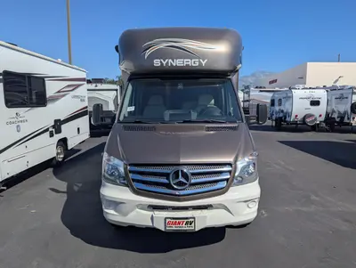 2018 Thor Motor Coach Synergy SD24 photo 3