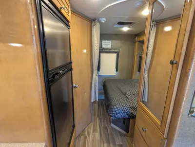 2018 Thor Motor Coach Synergy SD24 photo 18