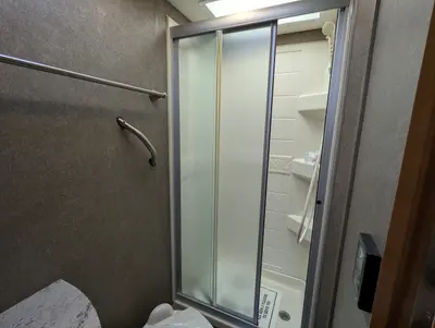 2018 Thor Motor Coach Synergy SD24 photo 23