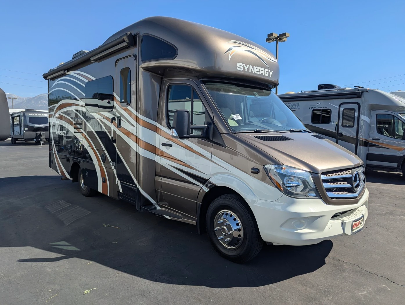 2018 Thor Motor Coach Synergy SD24 exterior