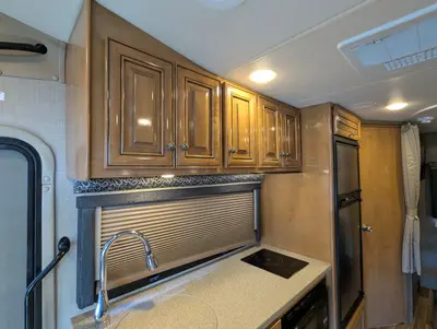 2018 Thor Motor Coach Synergy SD24 photo 16
