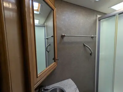 2018 Thor Motor Coach Synergy SD24 photo 24