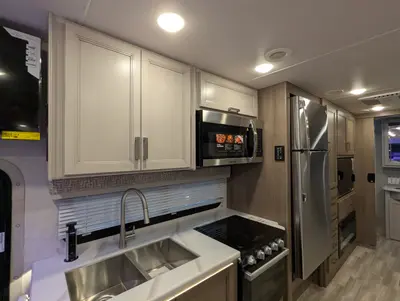 2026 Thor Motor Coach Omni Trail S29 photo 18