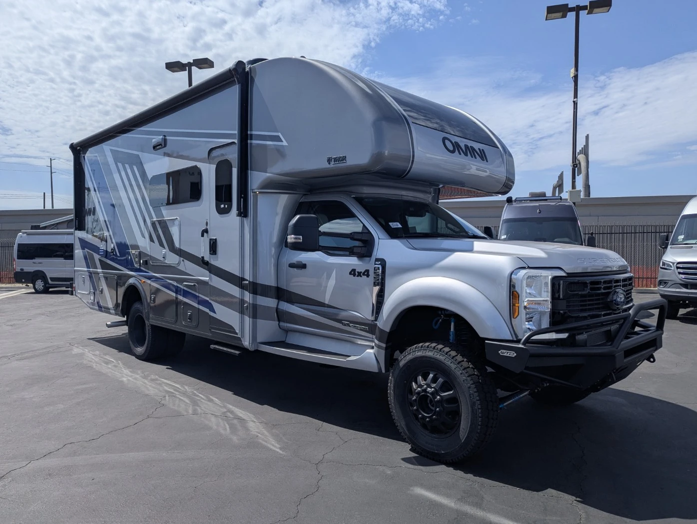 2026 Thor Motor Coach Omni Trail exterior