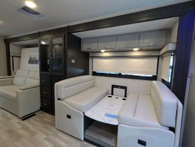 2026 Thor Motor Coach Omni Trail S29 photo 11