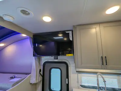 2026 Thor Motor Coach Omni Trail S29 photo 18