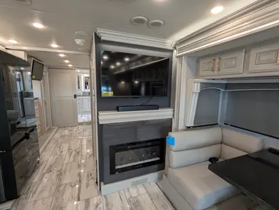 2026 Fleetwood Discovery LXE 40M photo 24