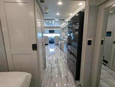 2026 Fleetwood Discovery LXE 40M photo 44