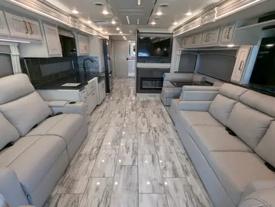 2026 Fleetwood Discovery LXE 40M photo 17