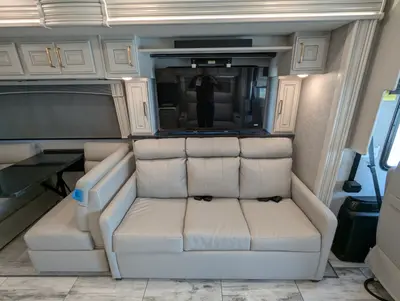 2026 Fleetwood Discovery LXE 40M photo 22