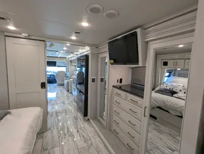2026 Fleetwood Discovery LXE 40M photo 43