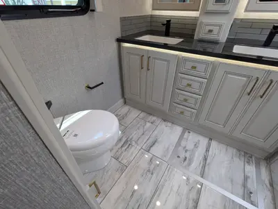 2026 Fleetwood Discovery LXE 40M photo 36