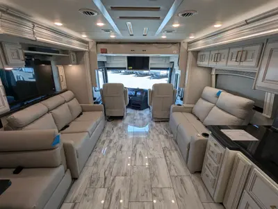 2026 Fleetwood Discovery LXE 40M photo 48