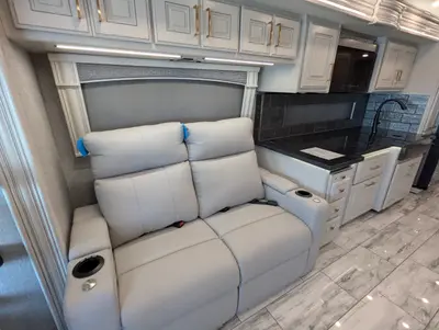 2026 Fleetwood Discovery LXE 40M photo 19