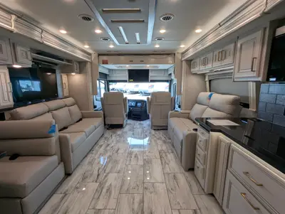 2026 Fleetwood Discovery LXE 40M photo 47