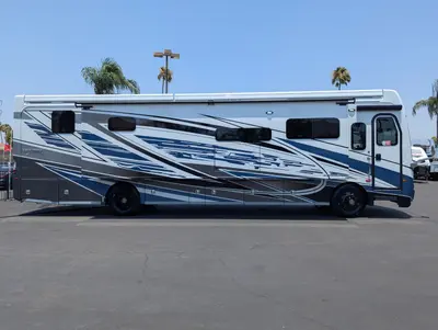 2026 Fleetwood Discovery LXE 40M photo 9