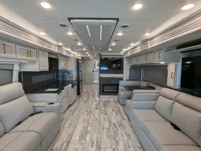 2026 Fleetwood Discovery LXE 40M photo 16