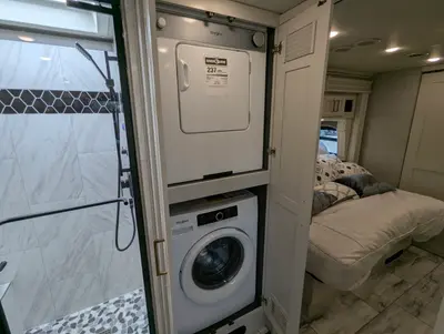 2026 Fleetwood Discovery LXE 40M photo 40