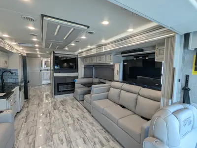 2026 Fleetwood Discovery LXE 40M photo 15