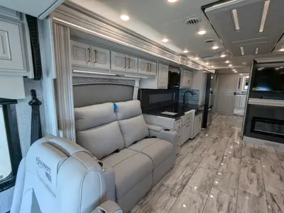 2026 Fleetwood Discovery LXE 40M photo 18