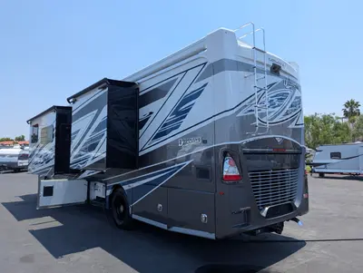 2026 Fleetwood Discovery LXE 40M photo 6