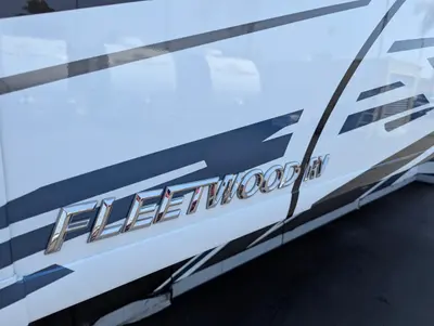 2026 Fleetwood Discovery LXE 40M photo 5