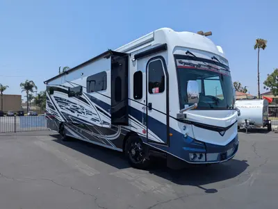 New 2026 Fleetwood Discovery LXE 40M