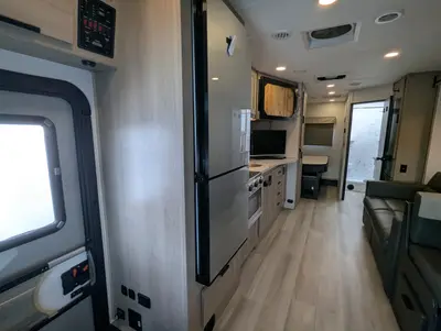 2024 Forest River Sunseeker 2550DS LE photo 9