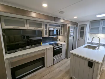 2026 Alliance RV Avenue 332RL photo 28