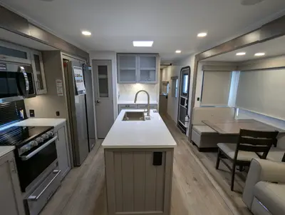 2026 Alliance RV Avenue 332RL photo 27