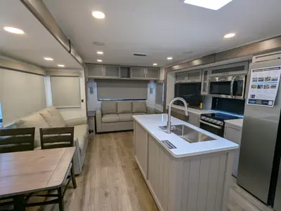2026 Alliance RV Avenue 332RL photo 21