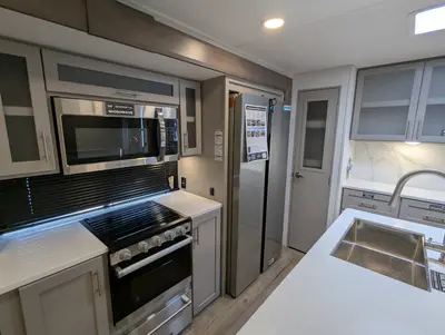 2026 Alliance RV Avenue 332RL photo 29