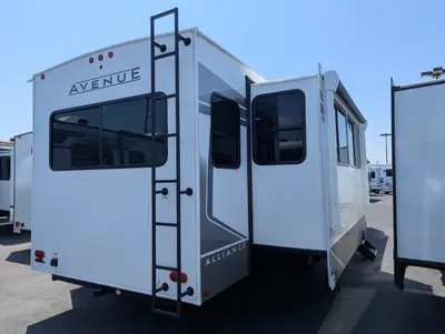 2026 Alliance RV Avenue 332RL photo 7