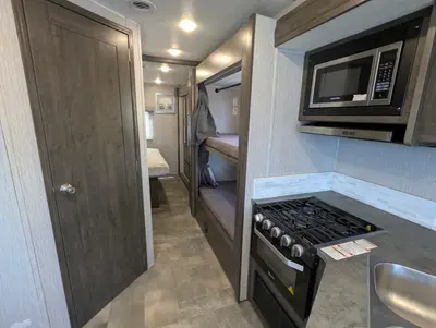 2023 Coachmen Pursuit 31BH photo 17