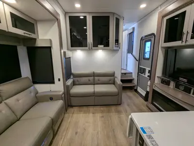 2026 Alliance RV Valor 40V13 photo 32