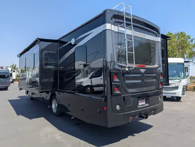 2026 Fleetwood Bounder 33C photo 5