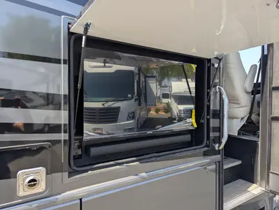2026 Fleetwood Bounder 33C photo 8