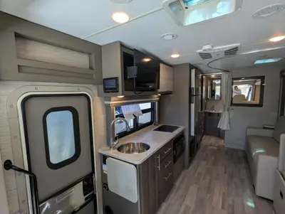 2023 Thor Motor Coach Axis 24.4 photo 14