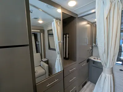2023 Thor Motor Coach Axis 24.4 photo 23