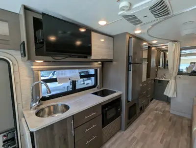 2023 Thor Motor Coach Axis 24.4 photo 20